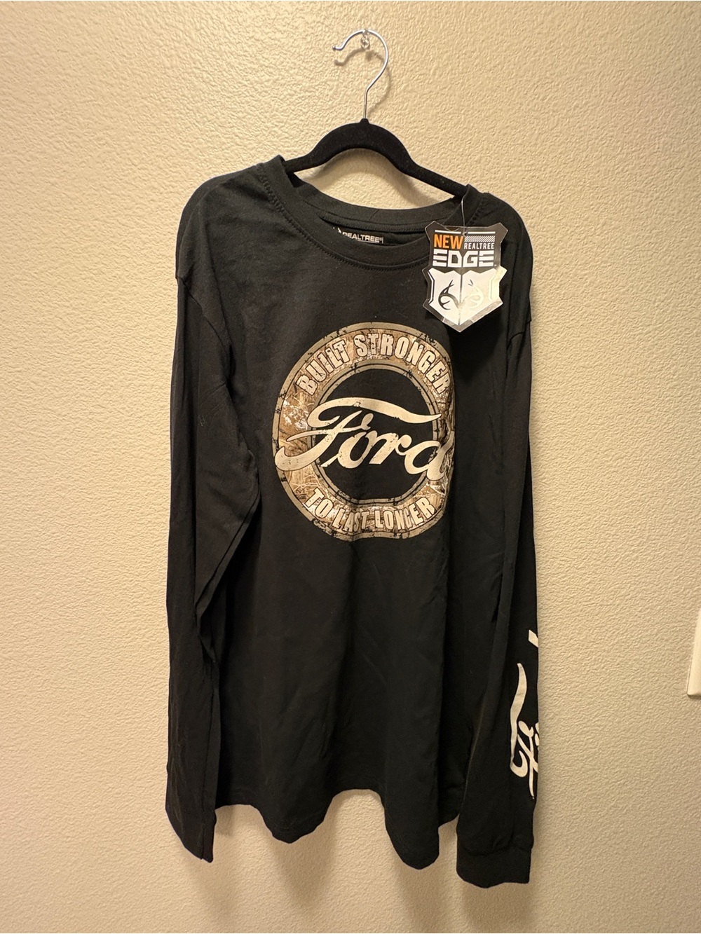 Realtree Men’s Black Long-Sleeve Tee with Tan Ford Graphic